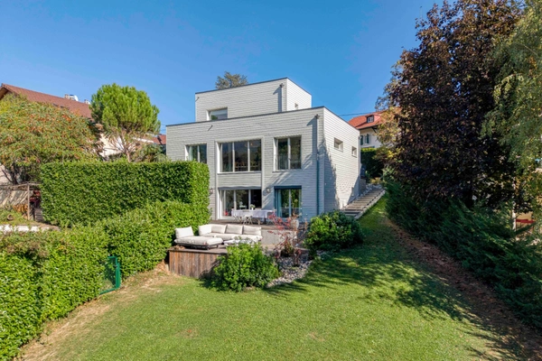 DIVONNE-LES-BAINS — Maison contemporaine T5, jardin paysager et prestations soignées