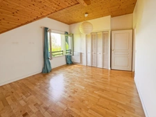 Elegant 192 m² family property with 6 bedrooms in the heart of Tutégny