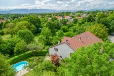 Elegant family home with swimming pool and breathtaking views of the Jura mountains - 5 rooms ECHENEVEX (01)