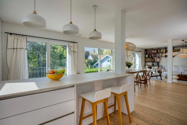 DIVONNE-LES-BAINS — Maison contemporaine T5, jardin paysager et prestations soignées