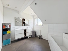 Exceptional contemporary house of 180m2 with 5 bedrooms and landscaped garden - Divonne-les-Bains