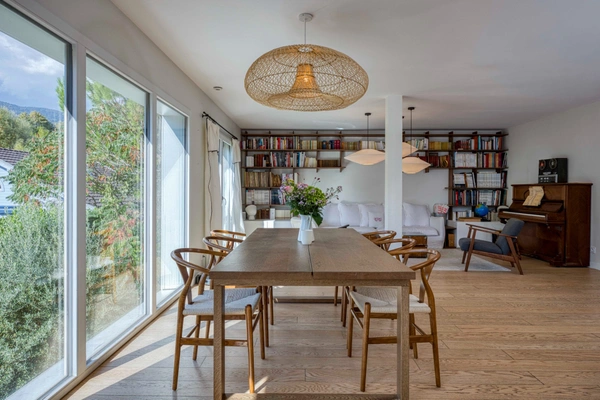 DIVONNE-LES-BAINS — Maison contemporaine T5, jardin paysager et prestations soignées