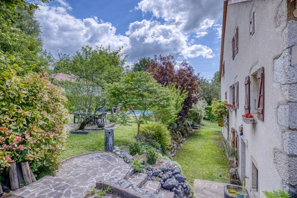 Elégante Maison familiale avec piscine et vue imprenable sur le Jura - 5 pièces ECHENEVEX (01)
