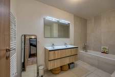 DIVONNE-LES-BAINS — Maison contemporaine T5, jardin paysager et prestations soignées