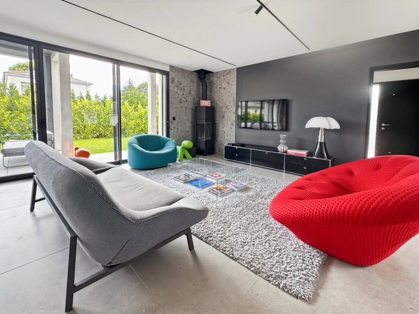 Maison d'architecte + T1bis d'exception à vendre au centre de DIVONNE LES BAINS 