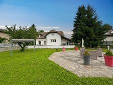 5-bedroom family home in Ségny with spacious rooms and a magnificent garden 
