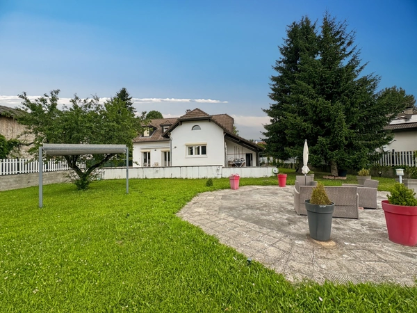 Maison familiale T5 à Ségny avec beaux volumes et magnifique jardin 