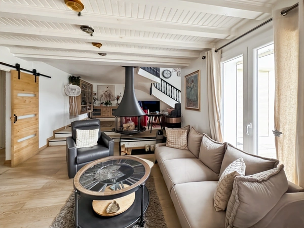 Maison familiale T5 à Ségny avec beaux volumes et magnifique jardin 