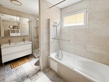 Maison mitoyenne clé en main à vendre de 5 chambres à DIVONNE LES BAINS 