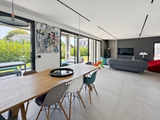 Maison d'architecte + T1bis d'exception à vendre au centre de DIVONNE LES BAINS 