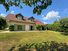 Elegant 192 m² family property with 6 bedrooms in the heart of Tutégny