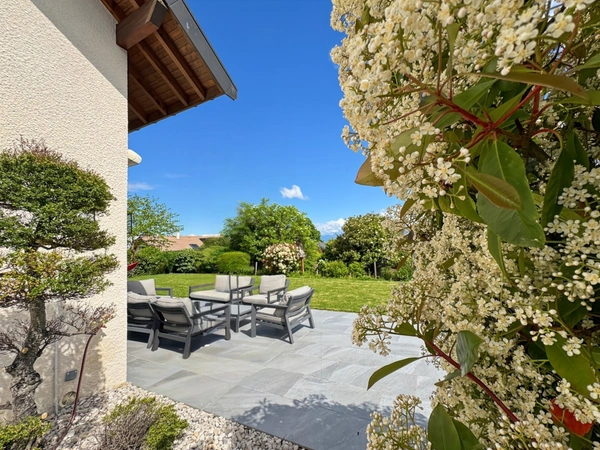 Maison contemporaine d’exception de 180m2 avec 5 chambres et vues sur le Mont Blanc et Jura