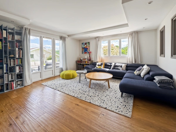 Maison contemporaine d’exception de 180m2 avec 5 chambres et vues sur le Mont Blanc et Jura