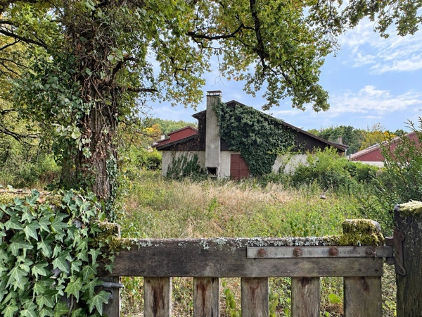 Maison à rénover à vendre de 6 pièces sur un terrain protégé de 3314m2