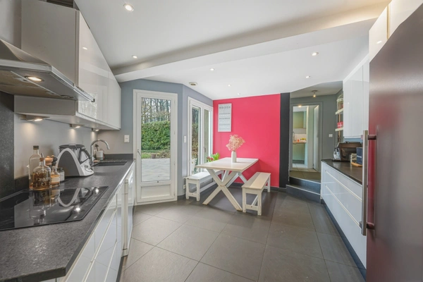 Prévessin-Moëns – Maison d’architecte T7 d’exception au cœur d’un parc privé avec piscine  