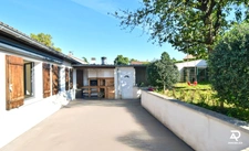 Maison de plain-pied, rénovée, 3 chambres et un bureau, JONAGE (69)