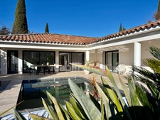LA CIOTAT - ARCHITECT-DESIGNED, BBC-ENERGY-EFFICIENT SINGLE-STOREY HOUSE – POOL AREA & TERRACE – UNINTERRUPTED VIEWS – NEAR CEYRESTE