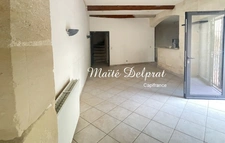Maison de village rénovée avec terrasses et stationnement – Beaucaire centre