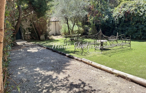 Buis-les-Baronnies – Maison de village de 139 m² avec jardin, 4 chambres, 2 garages, dépendance et vue sur le Pic Saint-Julien 