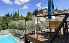 Detached house on 2 levels, with cathedral ceiling living room, 3 bedrooms, 1 office and swimming pool, fully renovated