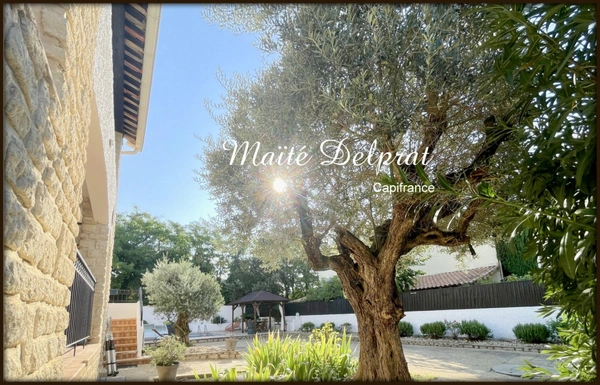 A vendre Carpentras - Maison familiale rénovée avec piscine et garage 210m²