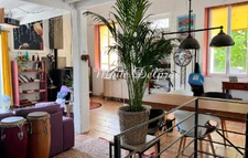 Detached house on 2 levels, with cathedral ceiling living room, 3 bedrooms, 1 office and swimming pool, fully renovated