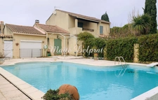 SARRIANS – MAISON FAMILIALE 200 M² AVEC PISCINE, 5 CHAMBRES ET DOUBLE GARAGE