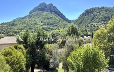 Buis-les-Baronnies – Maison de village de 139 m² avec jardin, 4 chambres, 2 garages, dépendance et vue sur le Pic Saint-Julien 