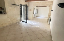 Maison de village rénovée avec terrasses et stationnement – Beaucaire centre