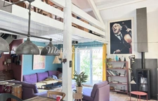 Detached house on 2 levels, with cathedral ceiling living room, 3 bedrooms, 1 office and swimming pool, fully renovated