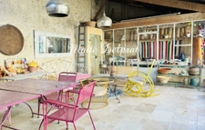 Maison de caractère à vendre à Caromb (84) – Centre-ville – 9 pièces – 260 m² – Jardin paysagé et charme authentique