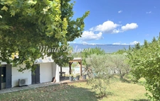 Detached house on 2 levels, with cathedral ceiling living room, 3 bedrooms, 1 office and swimming pool, fully renovated