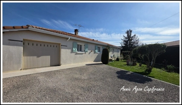 « Maison de plain-pied entièrement adaptée et accessible aux personnes à mobilité réduite (PMR). »