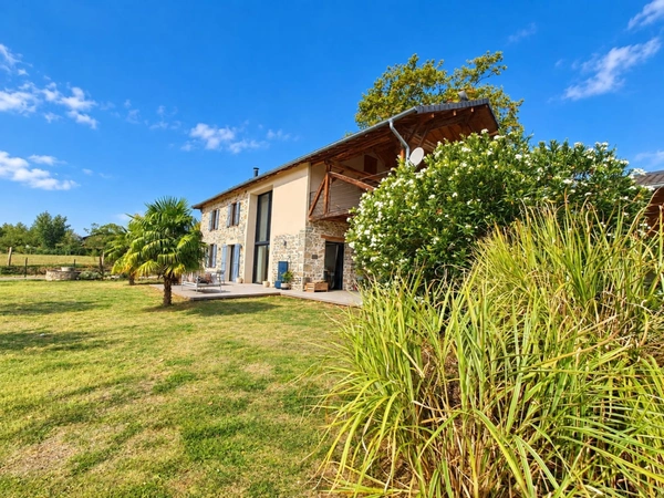 Maison avec piscine et garage à GANTIES (31)