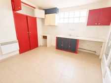Maison de caractère avec deux appartements indépendants, garages et grand jardin