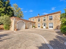 Maison de 248m2 avec piscine et garage