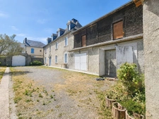 Demeure historique d'exception classée au patrimoine située aux portes des Pyrénées