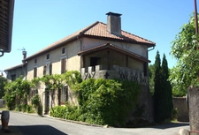 Maison de 270m2 idéalement située à Saint Laurent de Neste