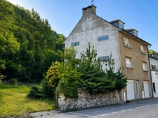 Maison de caractère avec deux appartements indépendants, garages et grand jardin