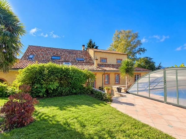 Maison de 248m2 avec piscine et garage