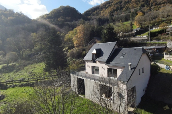 Maison sur les hauteurs d'Ancizan