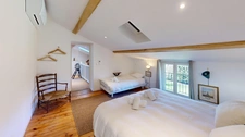 CHARME ET AUTHENTICITÉ À NÈGREPELISSE : MAISON FAMILIALE RÉNOVÉE DE 237 M², 7 CHAMBRES, DÉPENDANCES, PISCINE CHAUFFÉE ET SUPERBE TERRAIN DE 4 000 M²