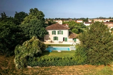 Maison de caractère rénovée à Nègrepelisse – 237 m², 7 chambres, piscine chauffée