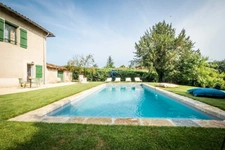 CHARME ET AUTHENTICITÉ À NÈGREPELISSE : MAISON FAMILIALE RÉNOVÉE DE 237 M², 7 CHAMBRES, DÉPENDANCES, PISCINE CHAUFFÉE ET SUPERBE TERRAIN DE 4 000 M²