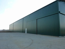 HANGAR DE STOCKAGE DE 1200 M² À LOUER À SEGREVILLE (31460) AVEC DEUX DOUBLE PORTES, ACCÈS POIDS LOURDS ET SOL ULTRA-RÉSISTANT