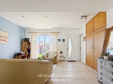 MAISON COSY DE PLAIN-PIED AVEC PISCINE DANS UN ENVIRONNEMENT CALME ET RECHERCHÉ