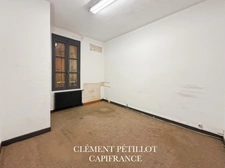 Immeuble indépendant à usage mixte – 440 m² – Toit-terrasse – Emplacement stratégique