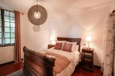 CHARME ET AUTHENTICITÉ À NÈGREPELISSE : MAISON FAMILIALE RÉNOVÉE DE 237 M², 7 CHAMBRES, DÉPENDANCES, PISCINE CHAUFFÉE ET SUPERBE TERRAIN DE 4 000 M²