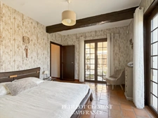 MAISON DE CARACTÈRE AVEC VOLUMES GÉNÉREUX ET CADRE DE VIE PRIVILÉGIÉ AUX PORTES DE PINS-JUSTARET