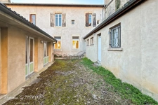 FORMER TOWN HALL AND FORMER SCHOOL TO BE RENOVATED – APPROXIMATELY 750 M² OF LIVING SPACE